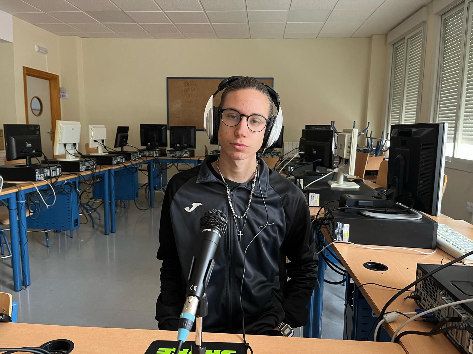 A Puerta Cerrada 1x13 - Javi